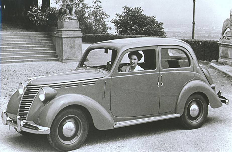  1939 - Sono passati 40 anni dalla fondazione della Fiat e l’azienda presenta la 1100, la prima vettura a essere prodotta negli stabilimenti di Mirafiori